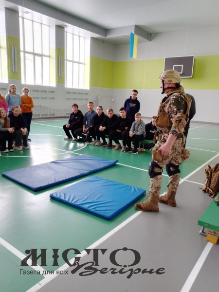 Для учнів Зимнівського ліцею провели заняття з тактичної медицини 