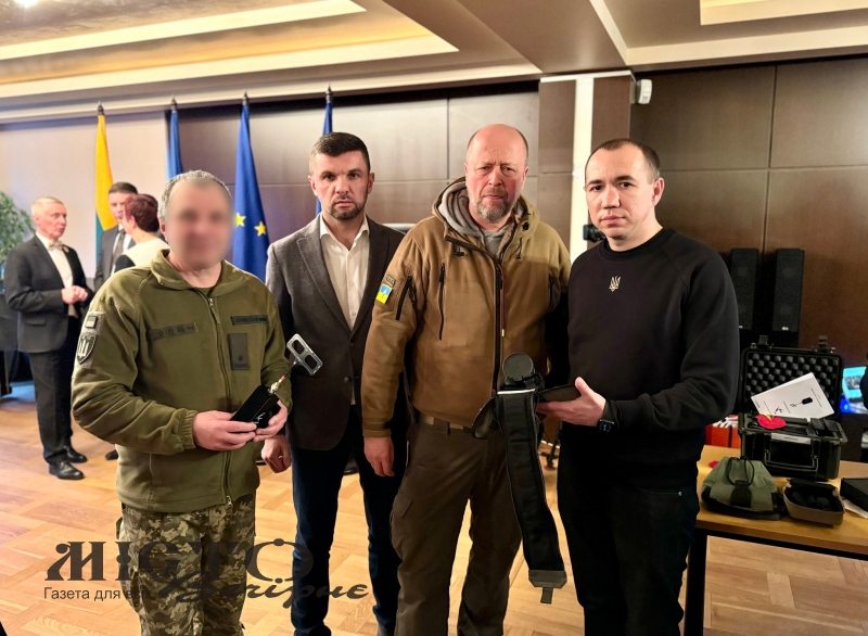 Для військової частини з Володимирщини Литовські волонтери передали тепловізійні приціли 