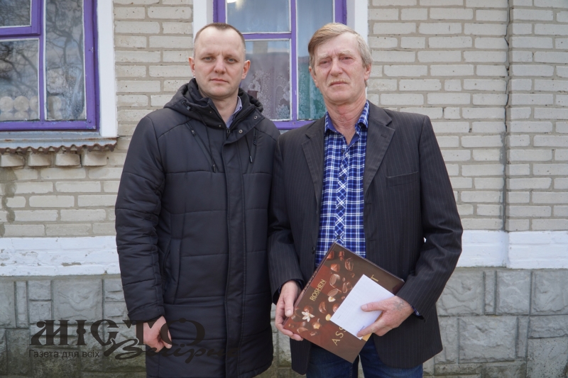 У Володимирській громаді із ювілеєм привітали батька загиблого військового Віталія Романа 