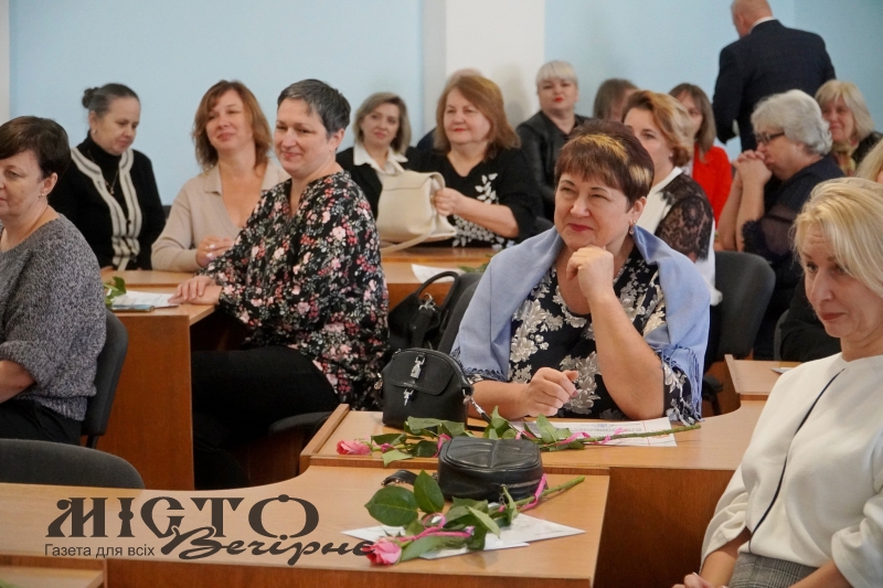 Освітян Володимирської громади привітали із професійним святом 