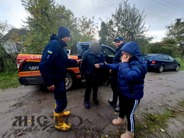 Добу блукав у лісі: на Волині розшукали чоловіка 
