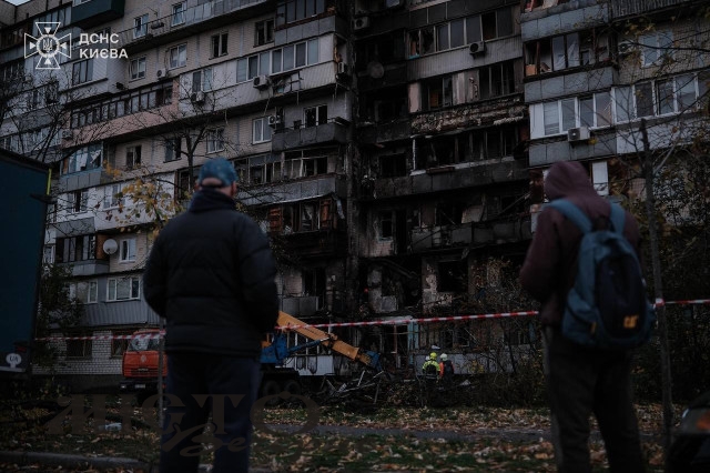 У трьох районах Києва через російську атаку пошкоджена житлова інфраструктура, загинули люди 