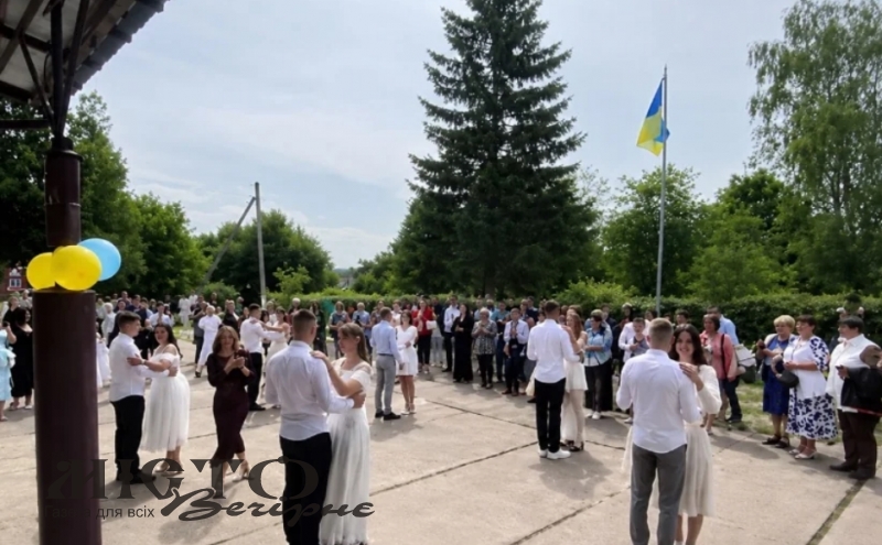 У ліцеї Іваничівської громади випускникам не дозволили станцювати підготовлений танець: між батьками та адміністрацією виник конфлікт 