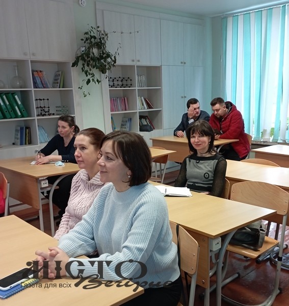 Вчителів Володимир-Волинської громади ознайомили з можливостями використання освітніх платформ 