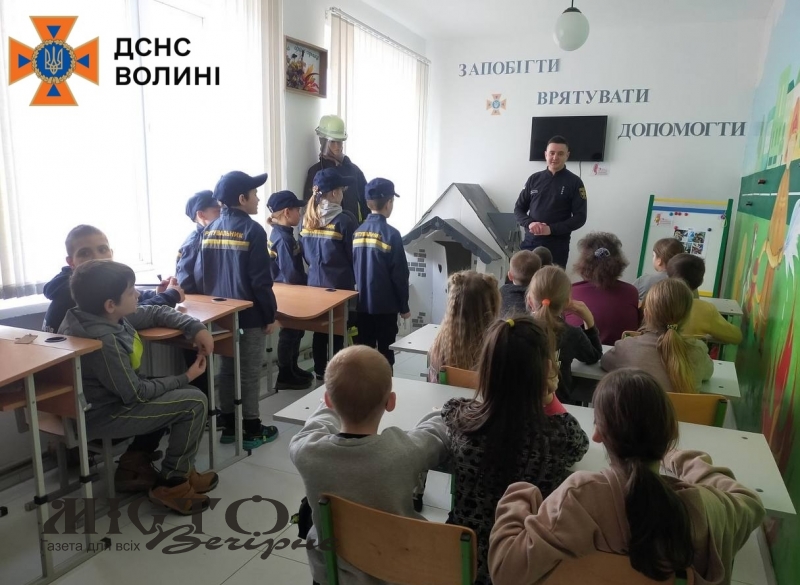 У класі безпеки Зимнівської громади рятувальники провели урок для ліцеїстів 