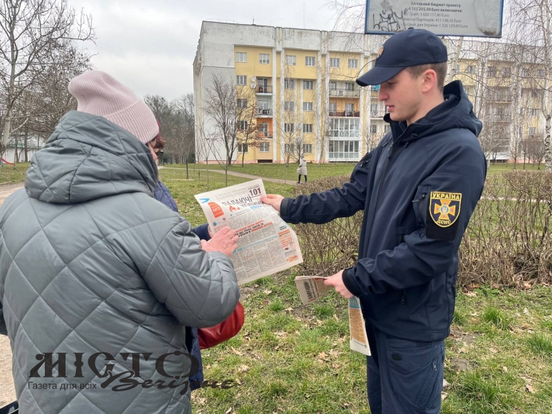 Жителям Володимирської громади рятувальники нагадали основні правила пожежної безпеки 