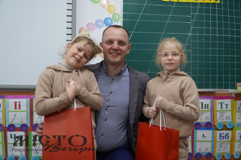 У Володимирі привітали із днем народження доньок безвісти зниклого військового 
