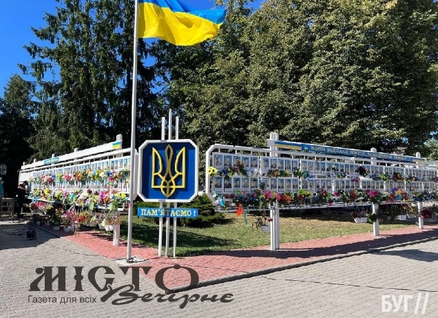 У Володимирі розширюють стелу загиблим Героям 