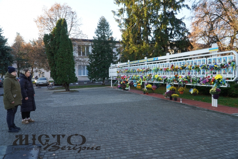 На 1000 день великої війни у Володимирі вшанували полеглих Захисників - новини Володимир-Водинського На 1000 день великої війни у Володимирі вшанували полеглих Захисників