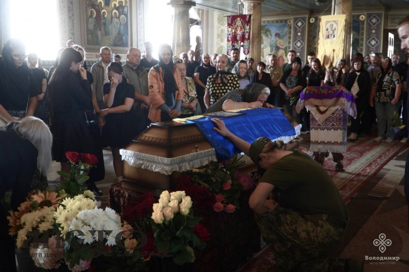 У Володимирі попрощалися із Героєм Русланом Кулешею 