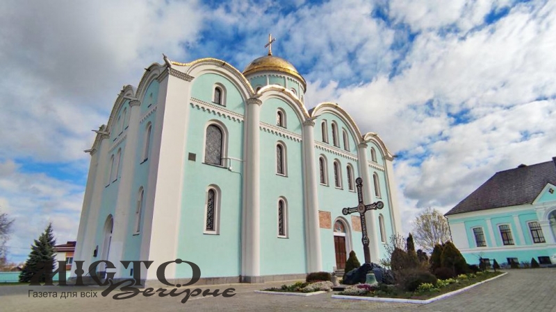 Державні виконавці завершили опис майна Свято-Успенського собору у Володимирі 