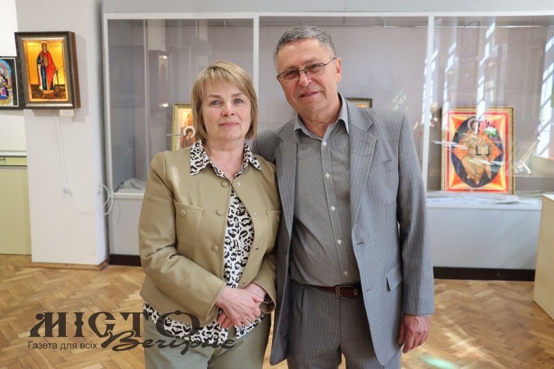 У Володимирі відкрили персональну виставку вітражиста Віктора Бурчака 