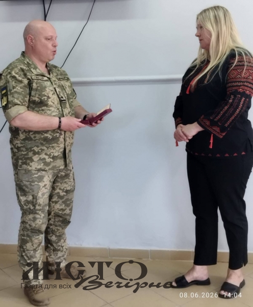 В Устилузі дружині загиблого захисника Володимира Рекуновича вручили орден «За мужність» 