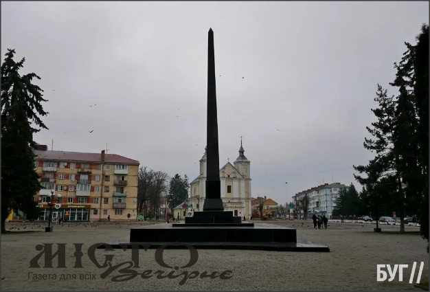 Обеліск слави у Володимирі поки не будуть переносити: міський голова оголосив паузу 