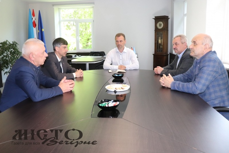 Голови громад Володимир-Волинського району обговорили функціонування спільних установ 