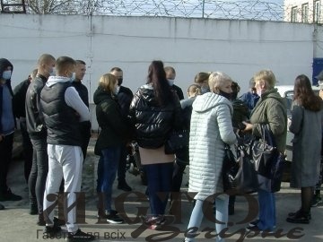 Під колонією на Волині влаштували акцію протесту 