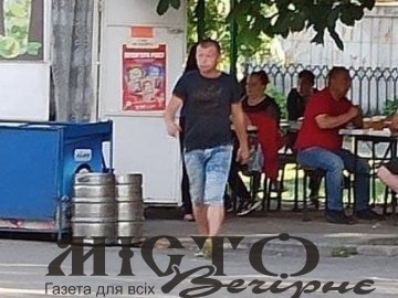 Молодик на луцькій автостанції «чистить кишені» п'яних 