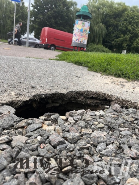 На вулиці Ковельській у Володимирі утворилась яма 