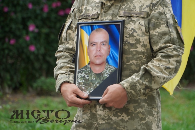  Мешканці Володимира попрощались із померлим на сході захисником України Олегом Мартиновим 