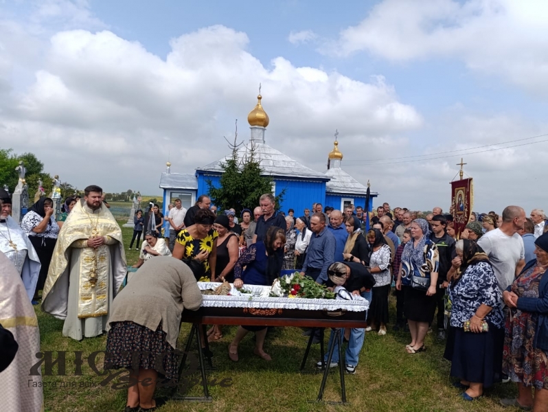 В Устилузькій громаді попрощалися з полеглим Героєм Романом Шостакевичем 