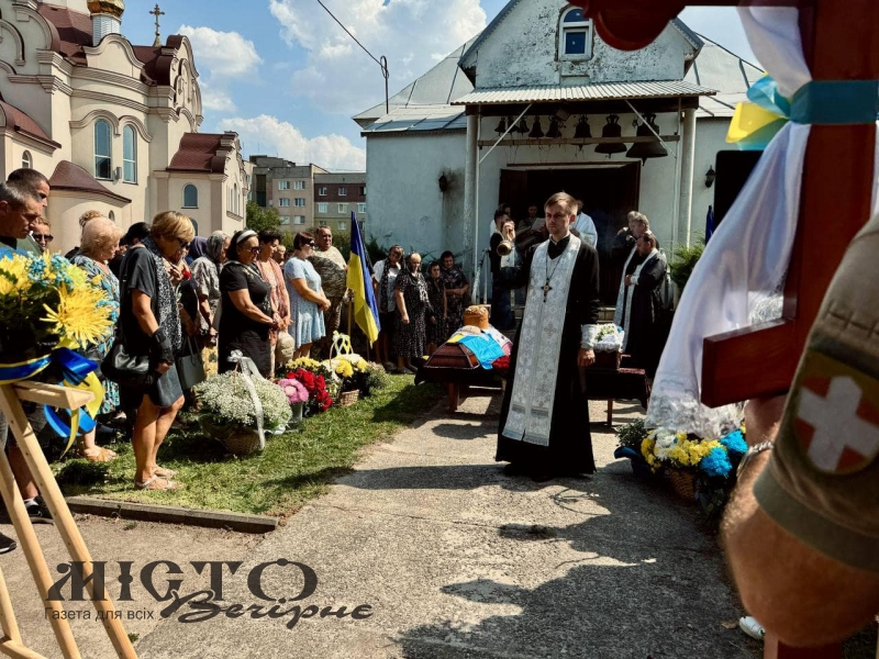 Нововолинська громада прощалася із Героєм Михайлом Левчуком 
