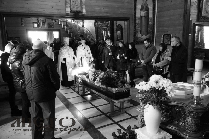 У Володимирській громаді провели в останню дорогу Захисника Валерія Щетіна 