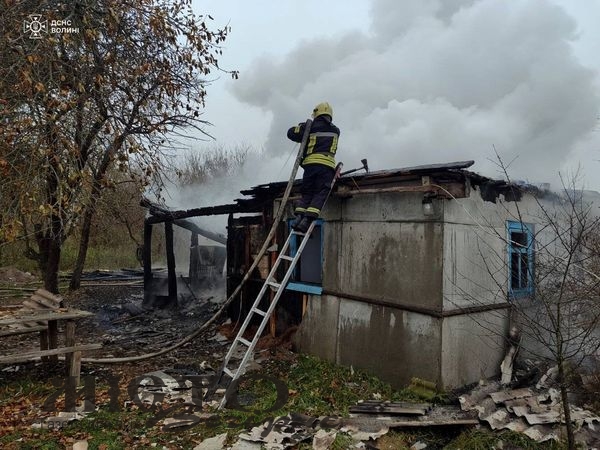В Оваднівській громаді ліквідували пожежу в оселі пенсіонера 