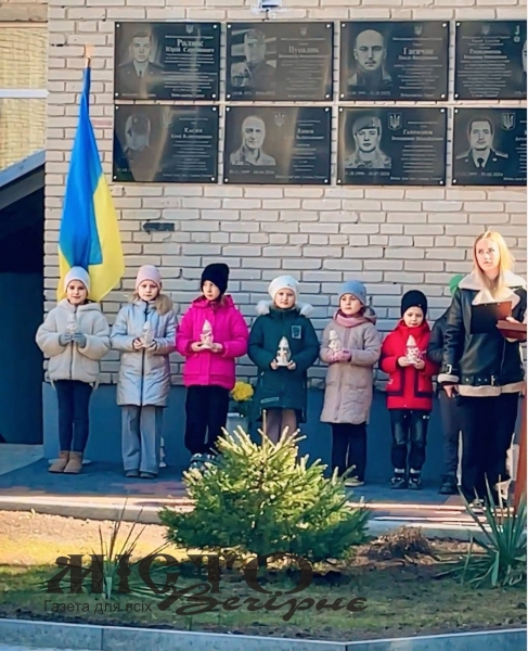 На фасаді володимирського ліцею відкрили 12 меморіальних дощок на честь загиблих Героїв 