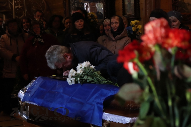 Громада Володимира попрощалася з полеглим Героєм Романом Гусом 