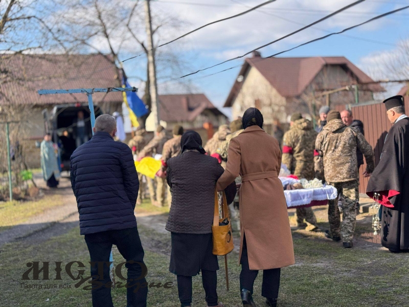 Володимирська громада попрощалася з Героєм Володимиром Калашнюком 