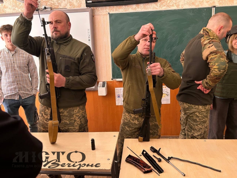 У День Державного Герба у Володимирі вшанували Героїв та провели заняття з військовими 
