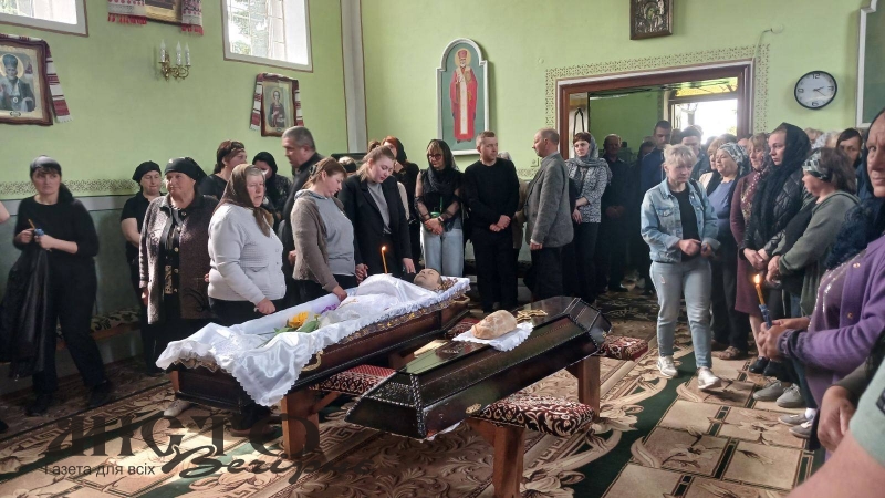 У Павлівській громаді поховали захисника Володимира Головашова, який помер від важкої хвороби 