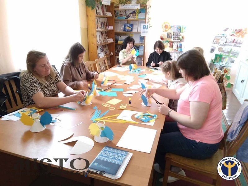 У Володимирі виготовляли паперових янголів для захисників 
