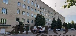 На подвір’ї лікарні помер чоловік 