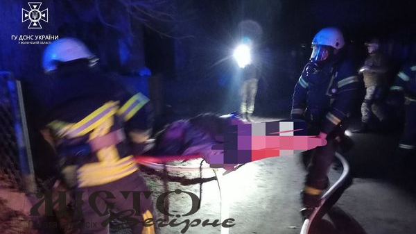 У Нововолинську рятувальники під час пожежі врятували бабусю 