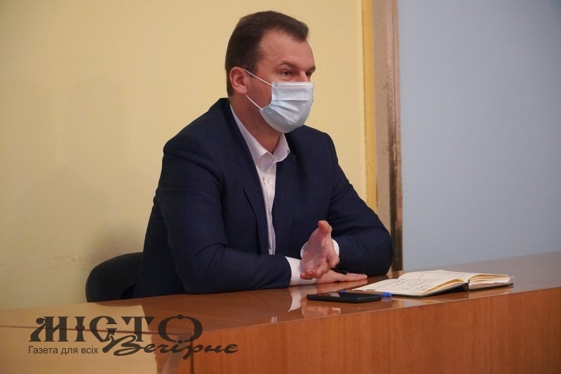 Зимові канікули у школах громади, проблеми з платіжками за газ, концерти без масок – про це міський голова розмовляв із журналістами 