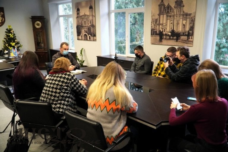 Неконтрольовані об’єкти, доля ковзанки, ремонт теплових мереж – ці питання міський голова обговорював із представниками ЗМІ - новини Володимир-Водинського Неконтрольовані об’єкти, доля ковзанки, ремонт теплових мереж – ці питання міський голова обговорював із представниками ЗМІ