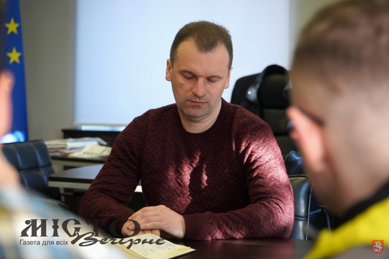 На брифінгу міського голови говорили про призначення цільових коштів, розвиток бізнесу та інтеграцію переселенців у життя громади  