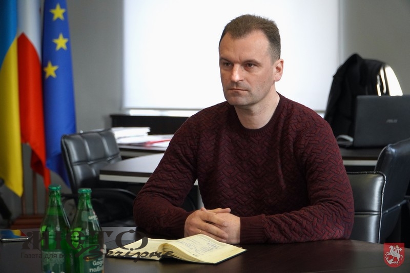 Доля танка, реставрація пам’ятника воїнам, житло для переселенців – про це журналісти говорили з міським головою - новини Володимир-Водинського Доля танка, реставрація пам’ятника воїнам, житло для переселенців – про це журналісти говорили з міським головою