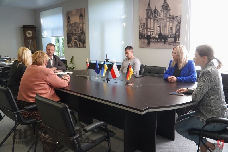 Початок навчального року, стан укриттів були головними акцентами  брифінгу міського голови Володимира з журналістами 