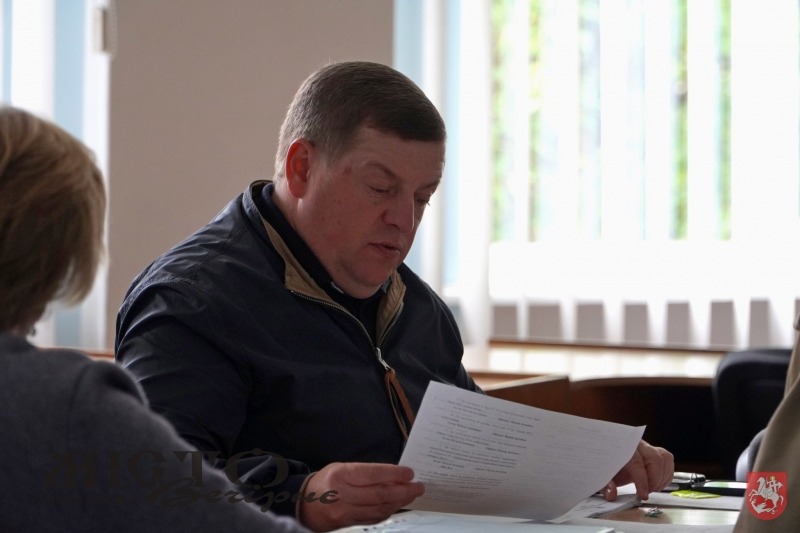 Розпочали роботу постійні комісії 