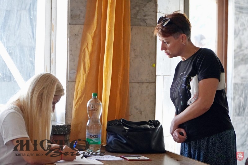 У Володимирі переселенці отримали допомогу від фонду «Віримо в Україну» 