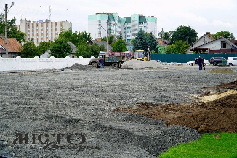 Поліуретанові доріжки вкладуть до початку жовтня 