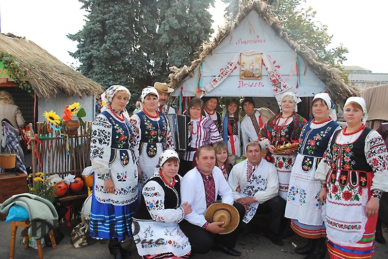 «Золотом колосу карбуємо літопис короваю»