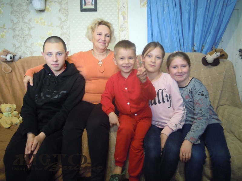 Чотирма внуками, які залишилися без батьків, опікується бабуся з Володимирівки 