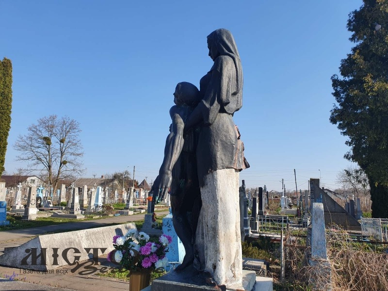 Вандали познущалися над пам’ятником жертвам Другої світової війни 