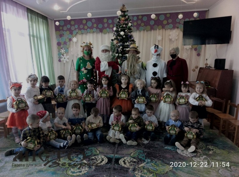 Новорічний ранок в дитячому садочку "Дзвіночок" 