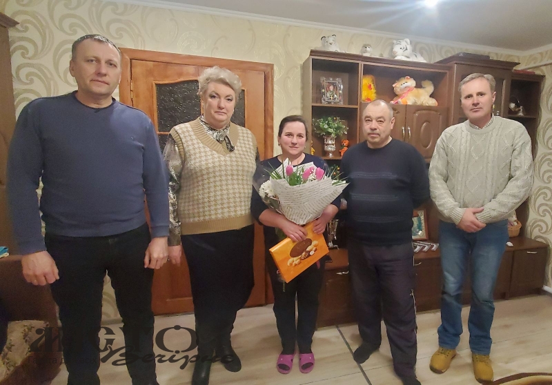 В Іваничах привітали із днем народження маму зниклого безвісти героя АТО 