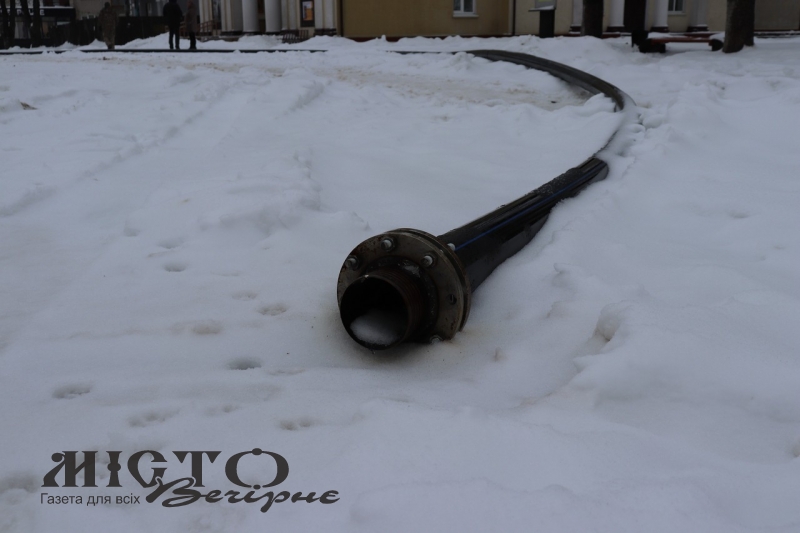 У Володимирі на площі Героїв ремонтують колектор 