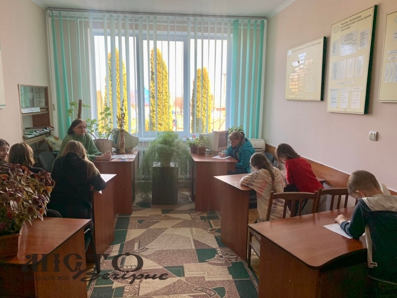 У Локачах діти написали листи захисникам 